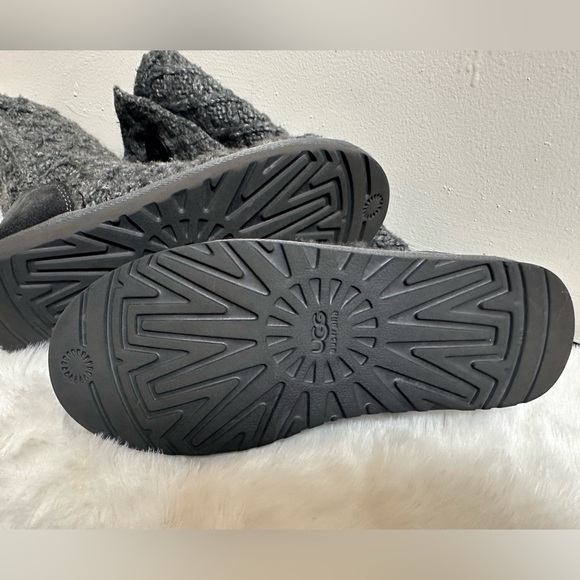 UGG Australia Gray Lattice Cardy 3 Button Winter
Knit Boots SIZE 8 - Picture 6 of 6